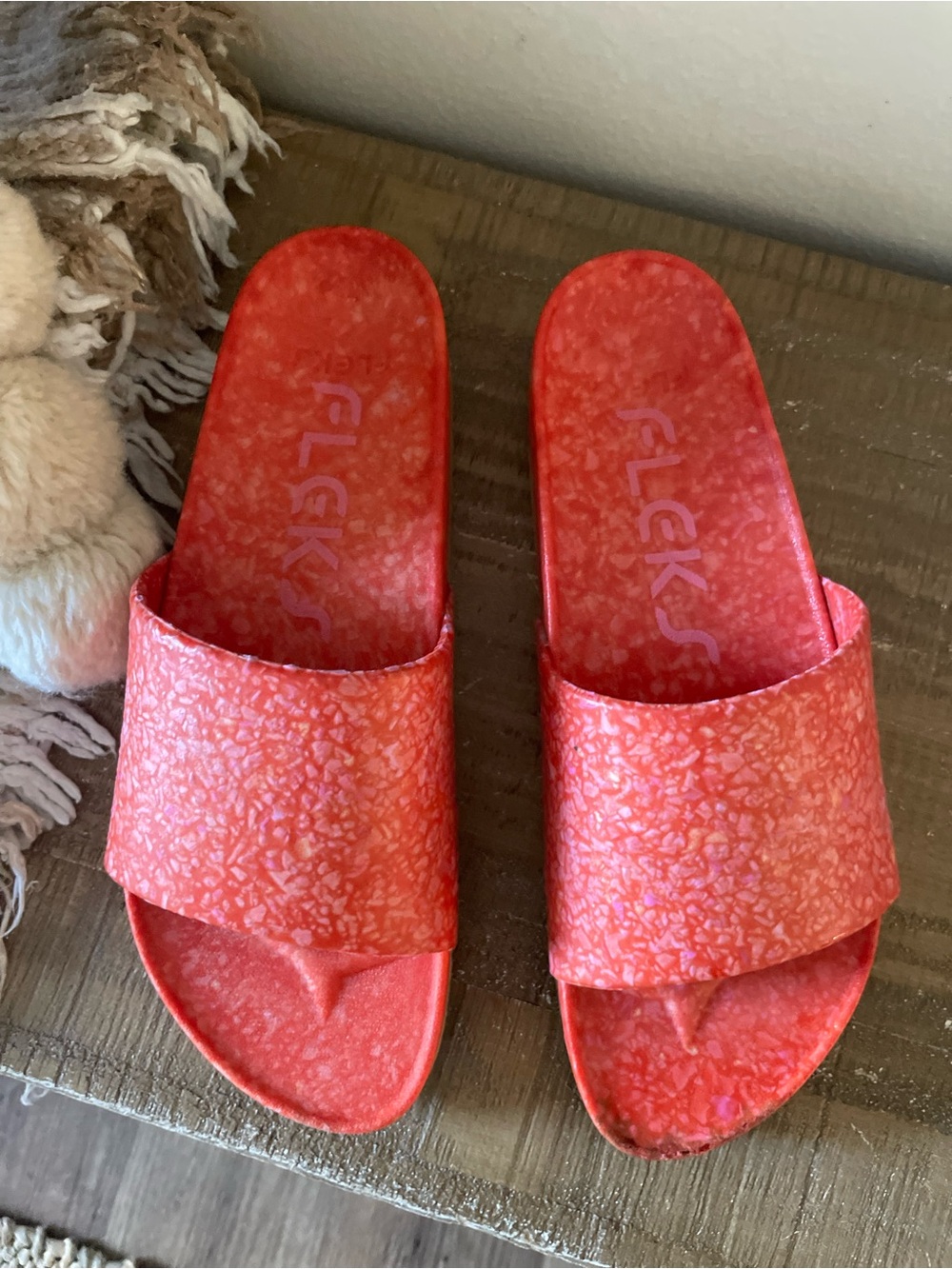 Flek­s Coral Slide Sandals size 8